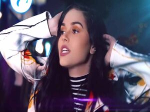 دانلود آهنگ Pretty Girl از Maggie Lindemann با متن و ترجمه