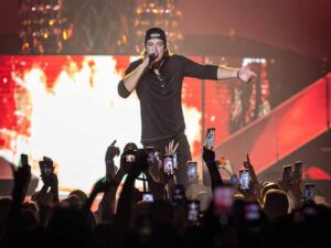 دانلود آهنگ LA Night از Morgan Wallen با متن و ترجمه