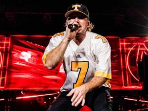 دانلود آهنگ TN از Morgan Wallen با متن و ترجمه