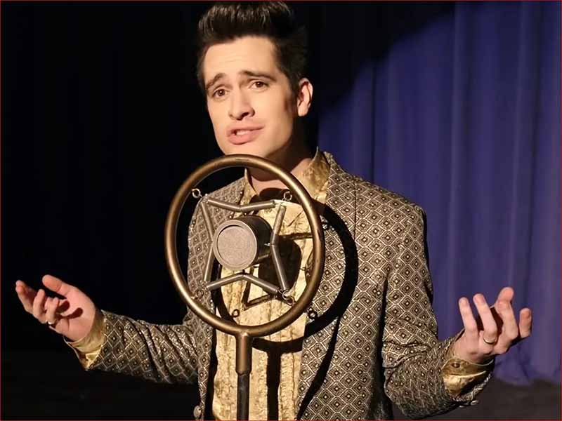 دانلود آهنگ Into the Unknown از Panic! At The Disco با متن و ترجمه
