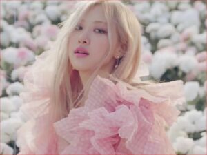دانلود آهنگ On The Ground از ROSÉ با متن و ترجمه