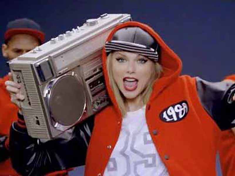 دانلود آهنگ Shake it Off از Taylor Swift با متن و ترجمه
