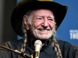دانلود آهنگ Still Not Dead از Willie Nelson با متن و ترجمه