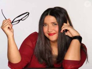 دانلود آهنگ فرانسوی À la fenêtre des rêves از Amalya Delepierre با متن و ترجمه