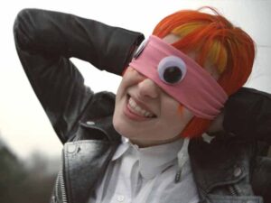 دانلود آهنگ Ain’t It Fun از Paramore با متن و ترجمه