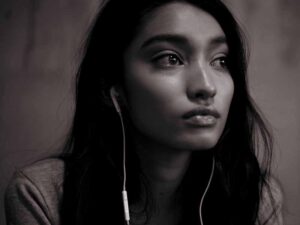 دانلود آهنگ Asylums for the feeling از SILENT POETS و Leila Adu با متن و ترجمه