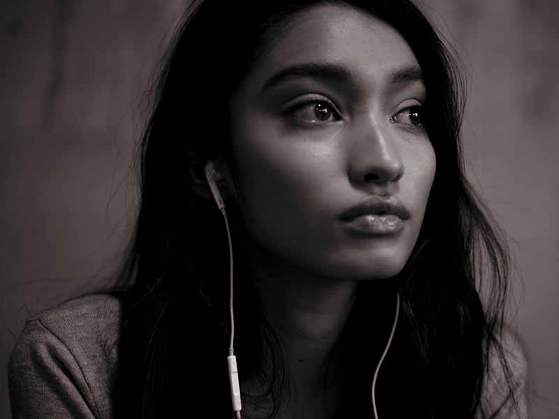 دانلود آهنگ Asylums for the feeling از SILENT POETS و Leila Adu با متن و ترجمه
