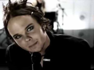 دانلود آهنگ In the Shadows از The Rasmus با متن و ترجمه