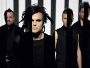 دانلود آهنگ Livin’ In A World Without You از The Rasmus با متن و ترجمه