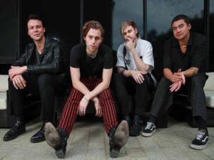 دانلود آهنگ BLENDER از 5Seconds of Summer با متن و ترجمه