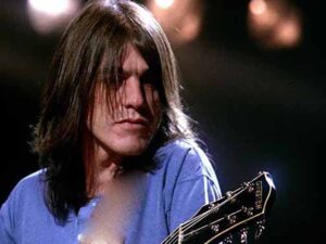 دانلود آهنگ Thunderstruck از AC/DC با متن و ترجمه
