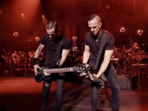 دانلود آهنگ Addicted To Pain از Alter Bridge با متن و ترجمه