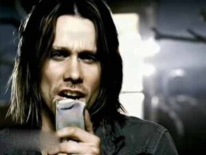 دانلود آهنگ Broken Wings از Alter Bridge با متن و ترجمه