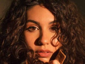 دانلود آهنگ Apartment Song از Alessia Cara با متن و ترجمه