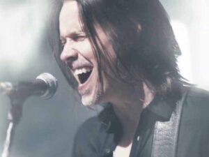 دانلود آهنگ YOU THINK YOU KNOW ME از Alter Bridge با متن و ترجمه