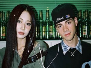 دانلود آهنگ Blink از Corbyn Besson و TZUYU (TWICE) با متن و ترجمه