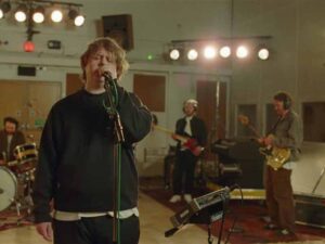 دانلود آهنگ Something In The Heavens از Lewis Capaldi با متن و ترجمه