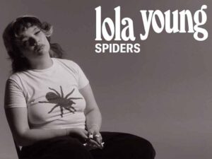 دانلود آهنگ SPIDERS از Lola Young با متن و ترجمه