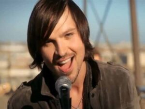 دانلود آهنگ Crush از Adelitas Way با متن و ترجمه