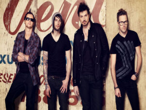 دانلود آهنگ Move از Adelitas Way با متن و ترجمه