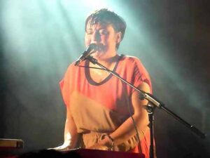 دانلود آهنگ فرانسوی Blanche از Ariane Moffatt با متن و ترجمه