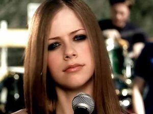 دانلود آهنگ Contagious از Avril Lavigne با متن و ترجمه