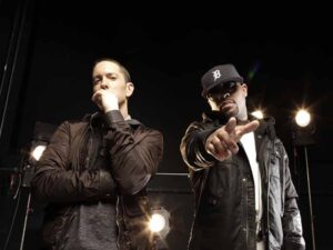 دانلود آهنگ Lighters از Bad Meets Evil و Bruno Mars با متن و ترجمه