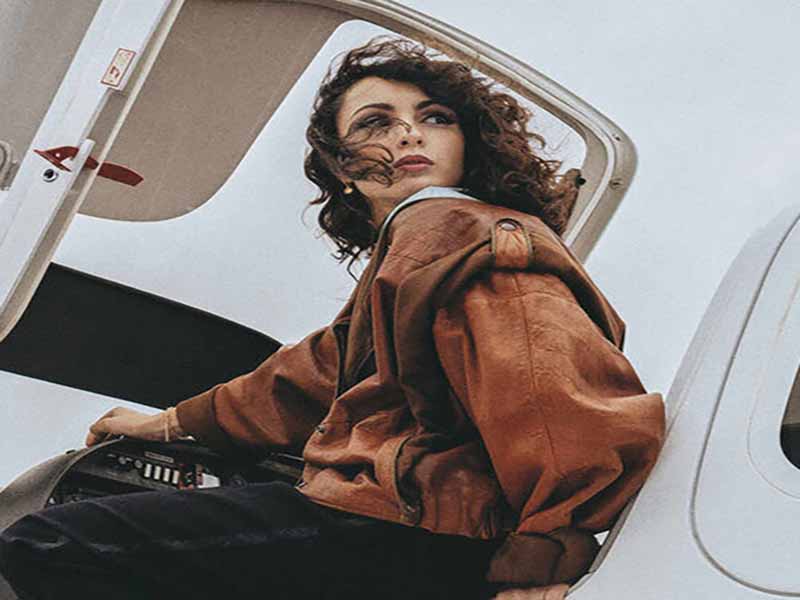 دانلود آهنگ فرانسوی Reviens pour l’hiver از Barbara Pravi با متن و ترجمه