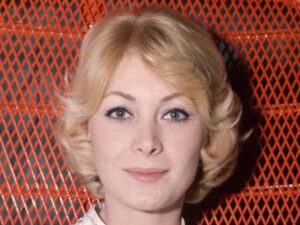 دانلود آهنگ فرانسوی Soir de première از Betty Mars با متن و ترجمه