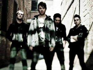 دانلود آهنگ Hearts Burst Into Fire از Bullet For My Valentine با متن و ترجمه