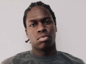 دانلود آهنگ Moon از Daniel Caesar و Bon Iver با متن و ترجمه دانلود آهنگ Moon از Daniel Caesar و Bon Iver با متن و ترجمه