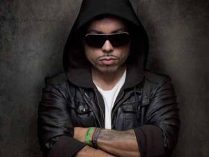 دانلود آهنگ Close To You از Dj Aligator با متن و ترجمه