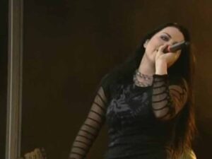 دانلود آهنگ Cloud Nine از Evanescence با متن و ترجمه