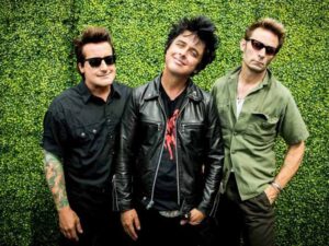 دانلود آهنگ American Idiot از Green Day با متن و ترجمه