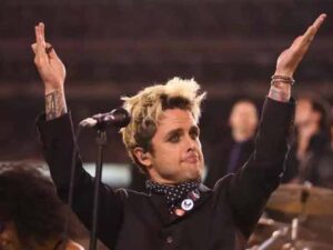 دانلود آهنگ Stray Heart از Green Day با متن و ترجمه دانلود آهنگ Stray Heart از Green Day با متن و ترجمه