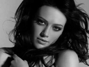 دانلود آهنگ Reach Out از Hilary Duff با متن و ترجمه