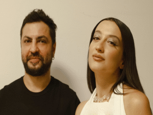 دانلود آهنگ ترکی Gelsen Ölür müsün از Melike Şahin با متن و ترجمه