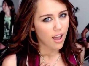 دانلود آهنگ 7 Things از Miley Cyrus با متن و ترجمه