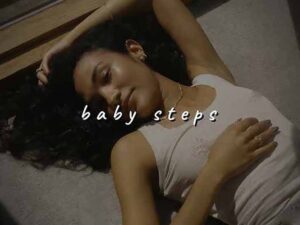 دانلود آهنگ Baby Steps از Olivia Dean با متن و ترجمه