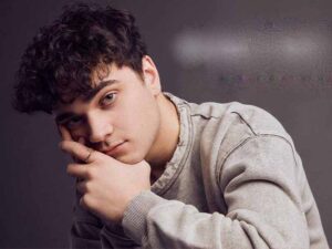 دانلود آهنگ The Way a Heart Breaks از Alexander Stewart با متن و ترجمه