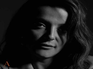 دانلود آهنگ فرانسوی Ne me jugez pas از Camille Lellouche با متن و ترجمه