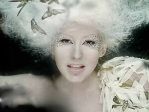 دانلود آهنگ Fighter از Christina Aguilera با متن و ترجمه