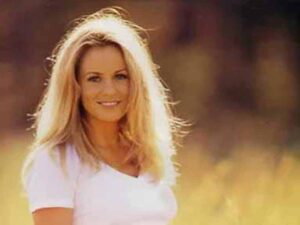 دانلود آهنگ Once Upon A December از Deana Carter با متن و ترجمه