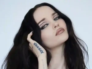 دانلود آهنگ Hello My Old Lover از Dove Cameron با متن و ترجمه