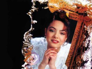 دانلود آهنگ ترکی Demir Attım از Ebru Gündeş با متن و ترجمه