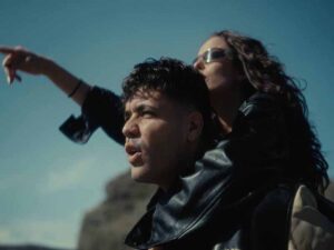 دانلود آهنگ ترکی Balkon از Emir Can İğrek با متن و ترجمه