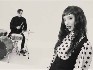 دانلود آهنگ DON’T EVER LEAVE ME از Faouzia با متن و ترجمه