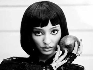 دانلود آهنگ WEIRDO از Faouzia با متن و ترجمه