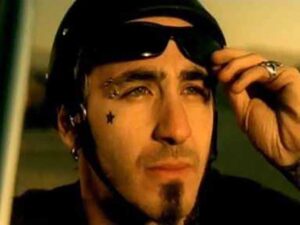 دانلود آهنگ I Stand Alone از Godsmack با متن و ترجمه
