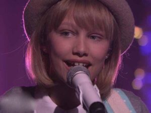 دانلود آهنگ Clay از Grace VanderWaal با متن و ترجمه